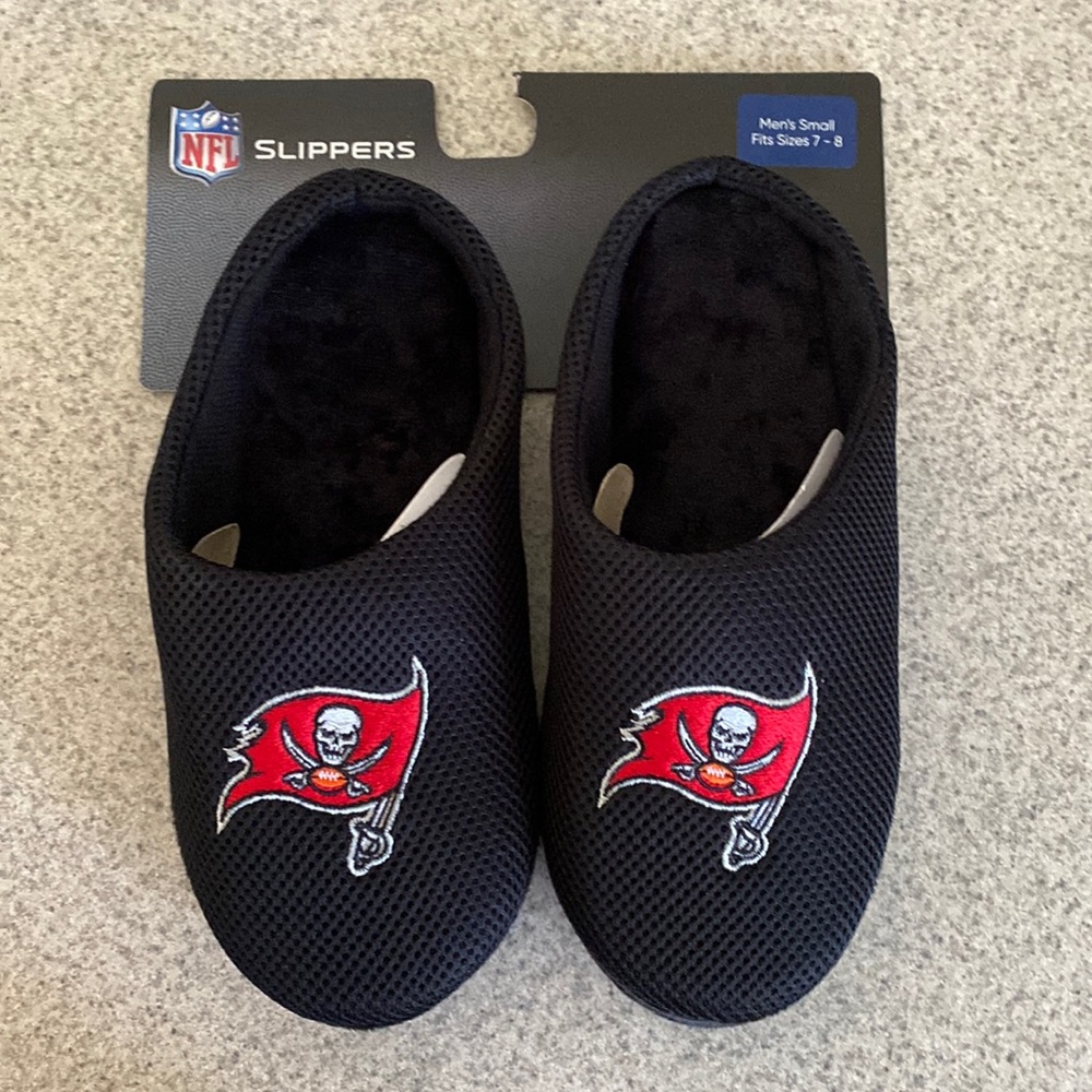 Tampa Bay Buccaneers slippers
